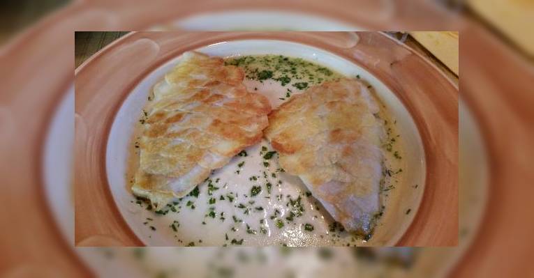 Дорадо с золотыми чешуйками из картофеля! Очень красиво и очень вкусно!