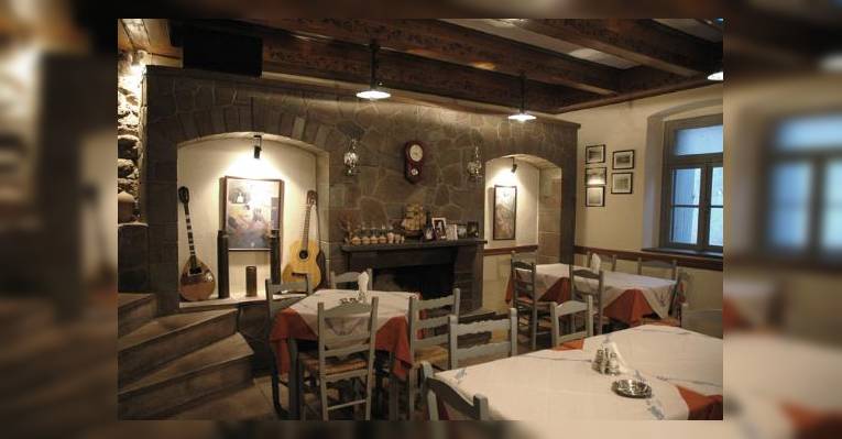 Снимок Karavolos Taverna, Порос