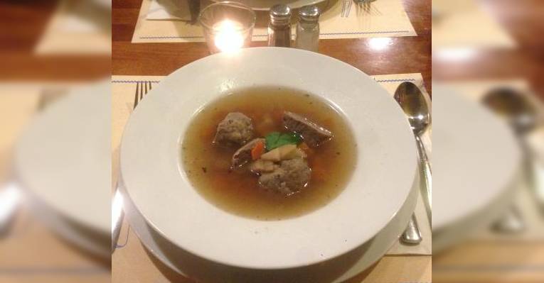 Вкусный супчик с мясными шариками.