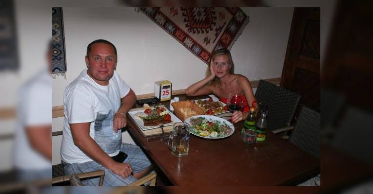Настоящая турецкая еда и живописный вид.