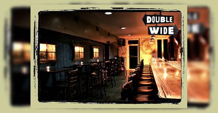 Снимок Double Wide Bar & Southern Grill, Нью-Йорк