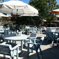 Mia & Pia's Pizzeria & Brewhouse