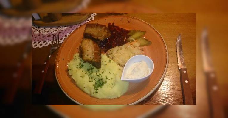 Грудинка с картофельным пюре