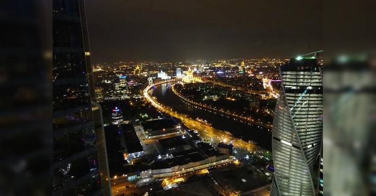 Ресторан и бар SIXTY. Вид на Москву.
