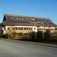 Zum Tempel