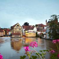 Eckerts. Das neue Wirtshaus mitten im Fluss.