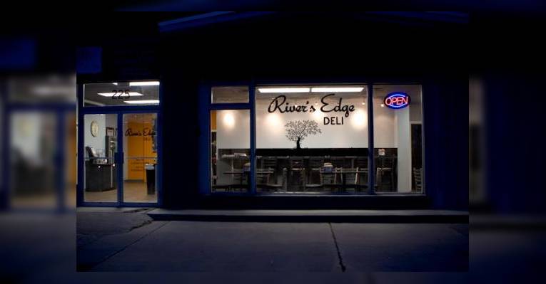 Снимок River's Edge Deli, Arlington