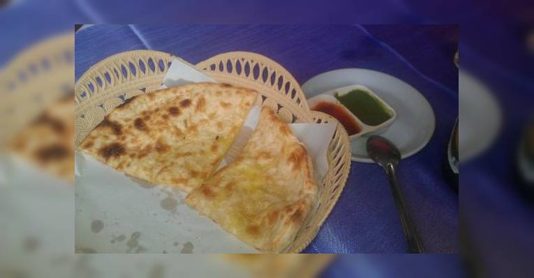Очень вкусный лаваш. Называется chees naan.