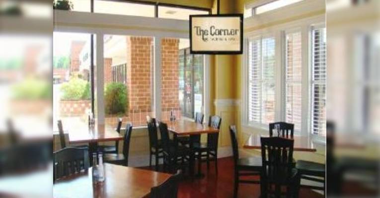 Снимок The Corner Tavern & Grill, Cary