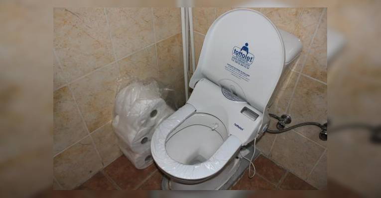 Тот самый унитаз с передвигающейся одноразовой пленкой)))