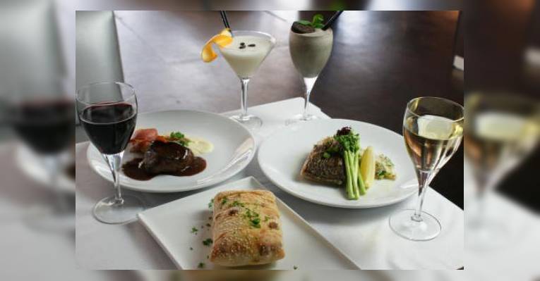 Снимок Central Lounge Bar & Dining, Серферс-Парадайз