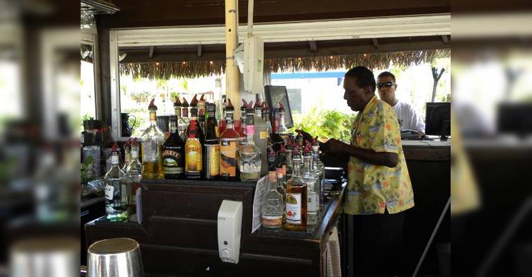Снимок Aruba Bar at First Beach, Кота-Кинабалу