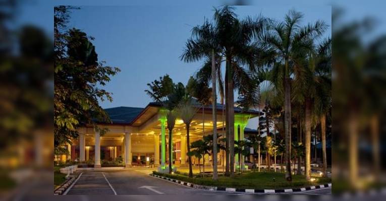 Снимок Kites Restaurant at Holiday Inn Kuala Lumpur Glenmarie, Шах-Алам