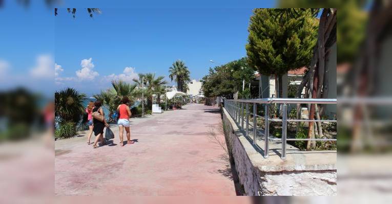 Вид на набережную Ladies Beach.