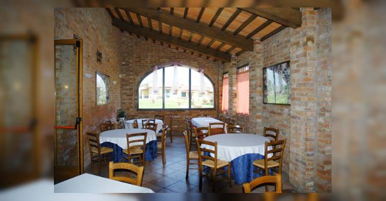 Снимок Pizzeria-Trattoria Napoli del'Albergo la Foresteria, Беттолле