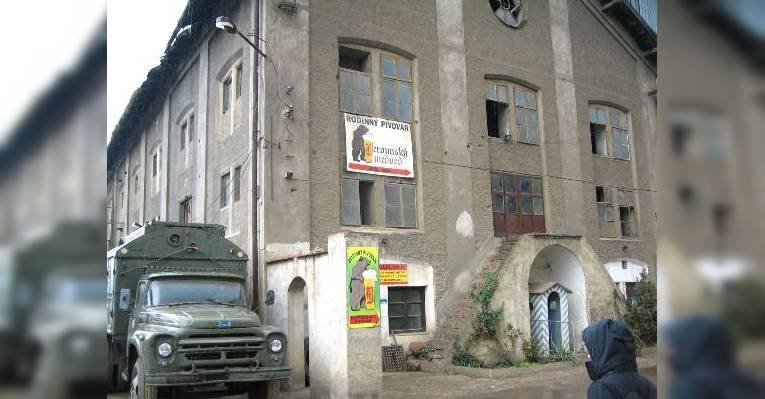 по дороге от ж/д станции к пивоварне - по указателям