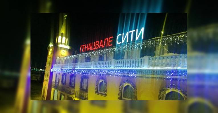 Главный вход в ресторна