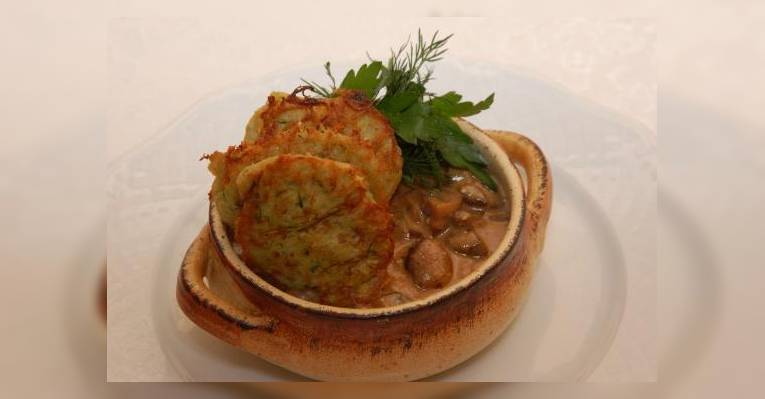 Почки в мадере, с овощными драниками