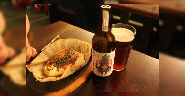 Сыр и бутылочка местного IPA