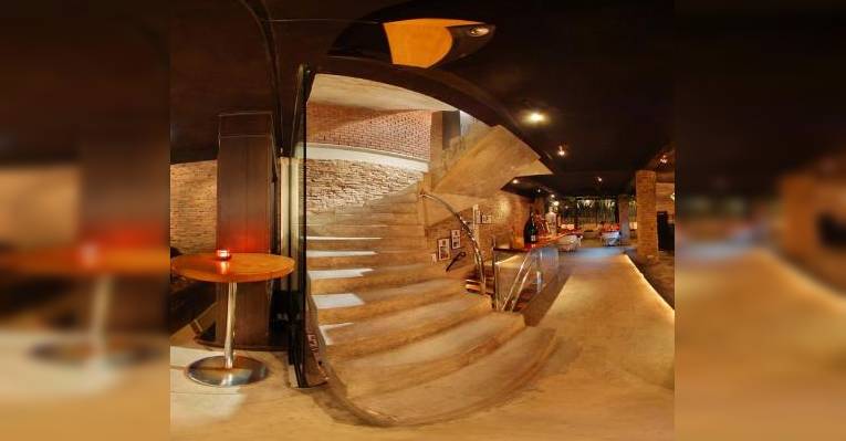 Снимок Bacchus Bar & Restaurant, Бангкок