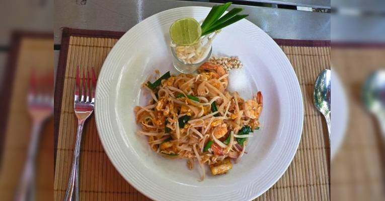 лапша Phad Thai