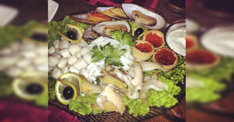 Тарелка с китайскими морепродуктами