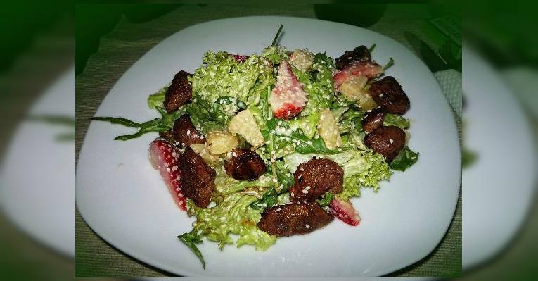 Нежный салатик с куриной печенкой