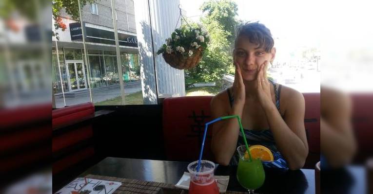 Принесли хоть коктейли