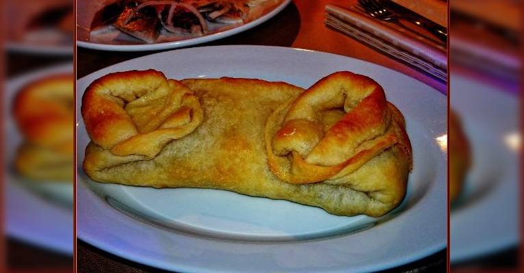 Домашний мясной пирог с травами