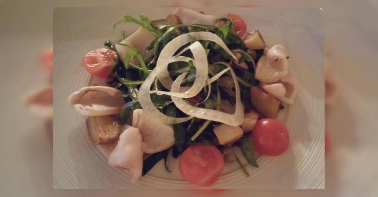 салат с кальмаром