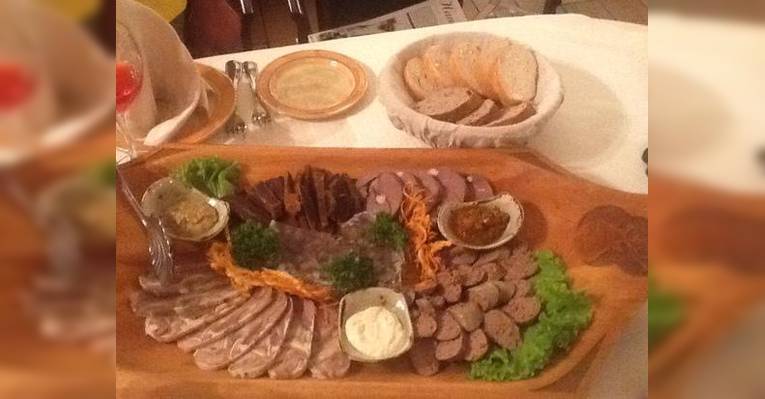 Ассорти из холодных закусок