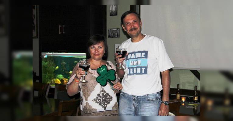 В The Shamrock Pub Side