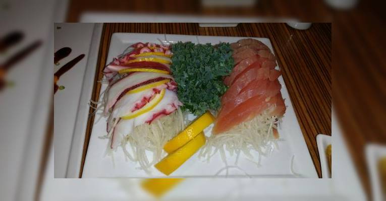 Осьминог  и сашими из тунца