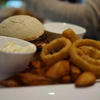 Lake Lounge Bar & Restaurant