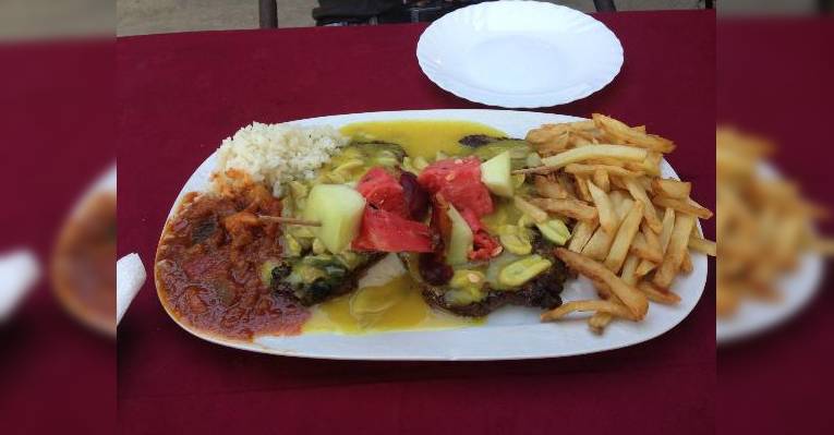мясные блюда тоже есть (если морепродукты надоели)