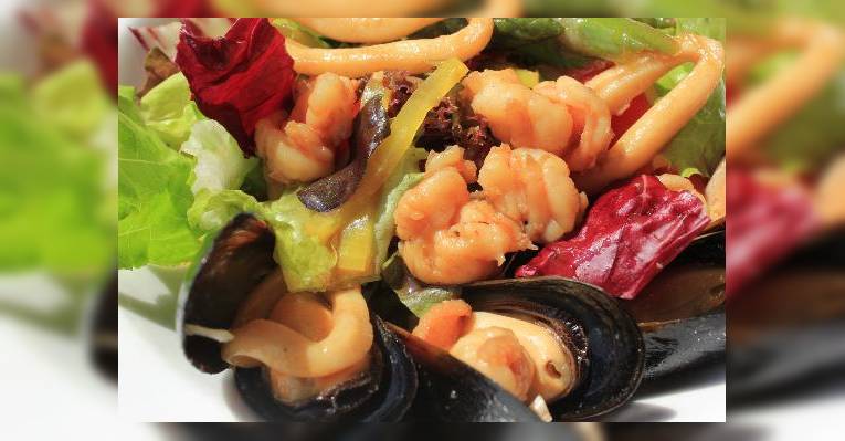 Салат с морепродуктами