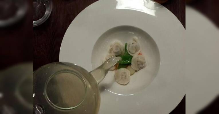 Бульон с пельменями из лосятины