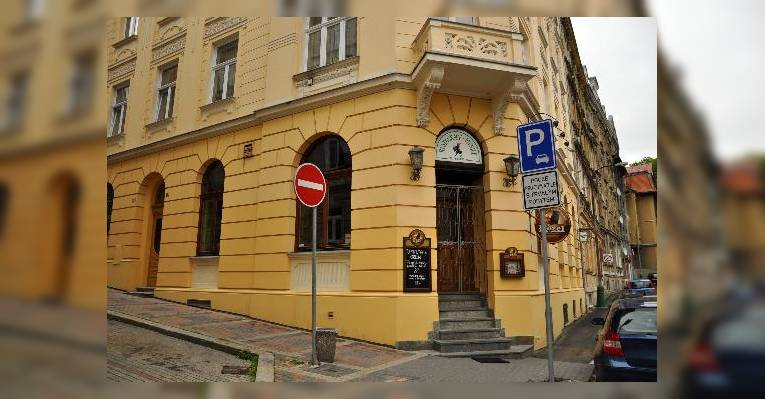 Вид заведения со стороны улицы