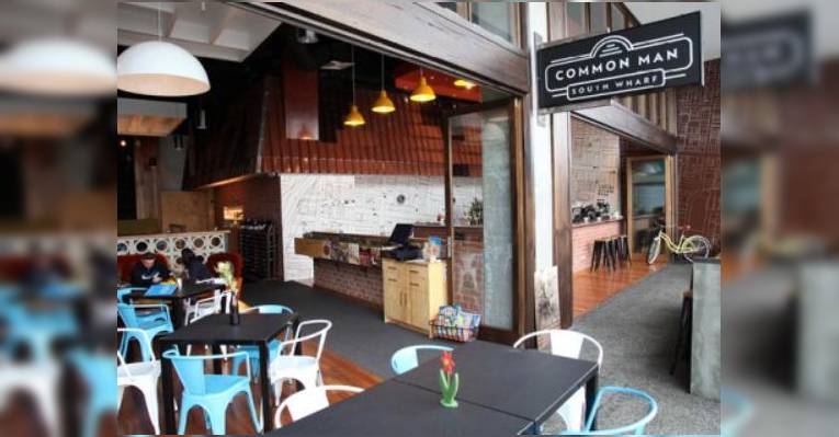 Снимок The Common Man On Dukes Walk, South Wharf, Мельбурн