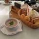 грибной суп, очень вкусные булочки и масло с травами