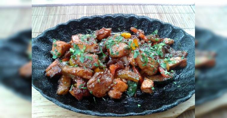 Рыбная сковородка - вкусно,хоть и жирно)