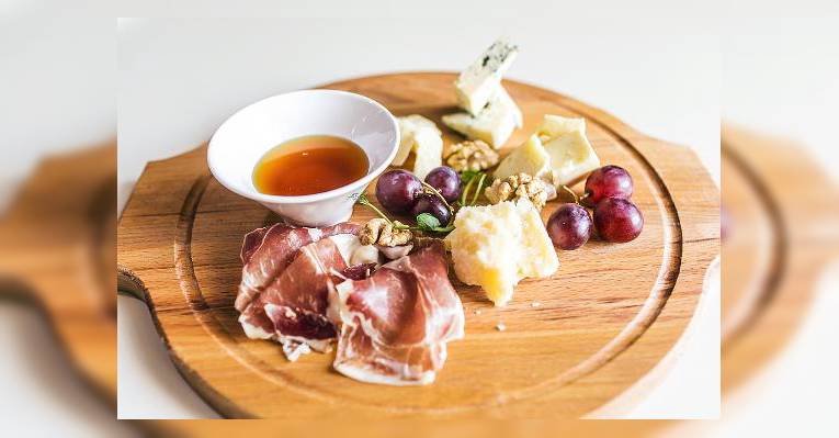 Сырно-мясное ассорти