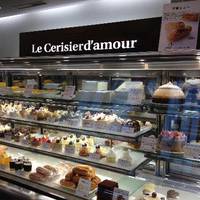 Le Cerisierd'amour, Kita Isshiki