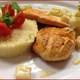 Маринованная куриная грудка обжаренная на гриле с кус-кусом и фруктово-овощной сальсой