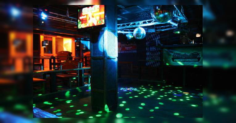 В ресторане Winkel Klub можно отлично потанцевать