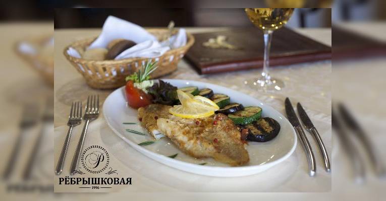 Речная форель с соусом из белого вина