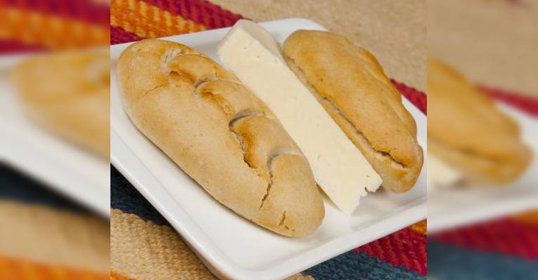 кукурузный хлеб с сыром сулугуни