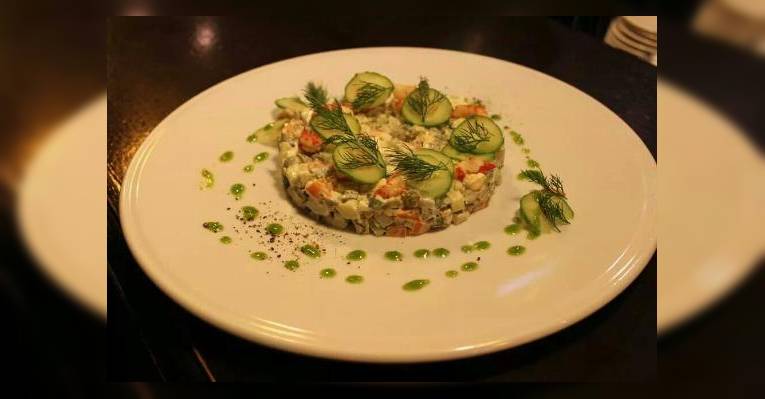 Оливье с раковыми шейками