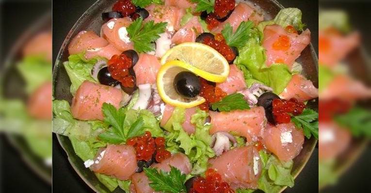 Салат с лососем