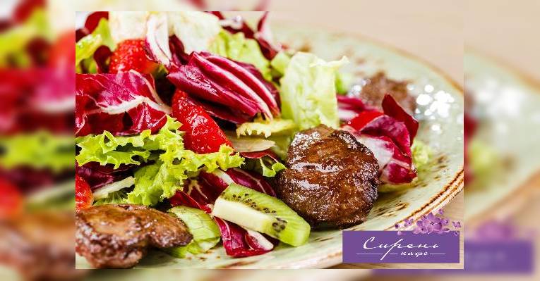 Салат с куриной печенью и цитрусом